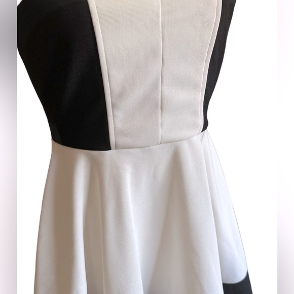 🍁 BUNDLE ONLY - 5/$15 Guess Colorblock A-Line Dress, size xs - Picture 3 of 5